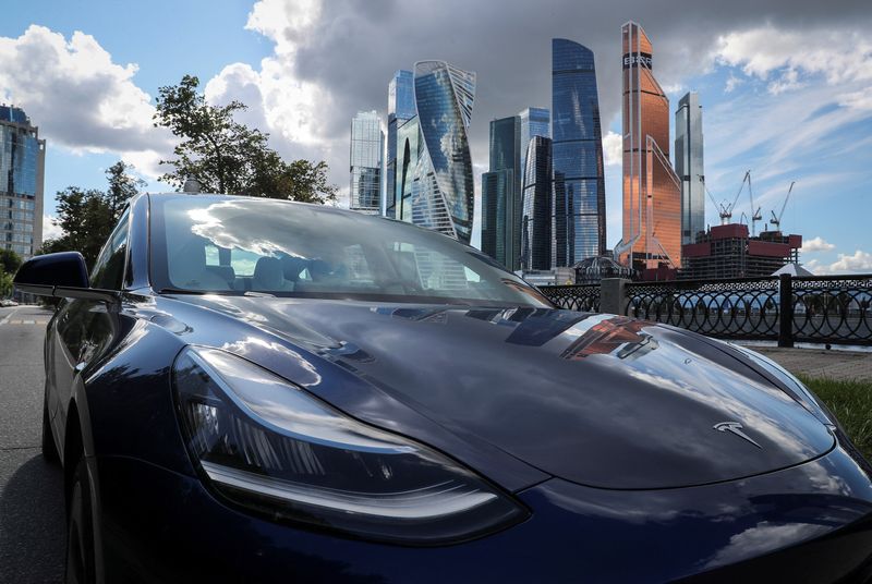 &copy; Reuters. FILE PHOTO: A Tesla Model 3 electric vehicle is shown in this picture illustration taken in Moscow, Russia July 23, 2020. REUTERS/Evgenia Novozhenina/File Photo