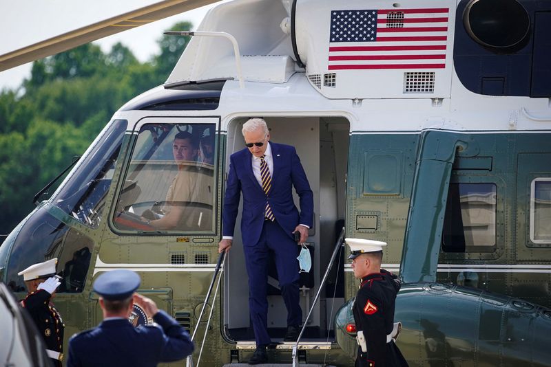 &copy; Reuters. FILE PHOTO: U.S. President Joe Biden arrives on Marine One for a weekend trip to his home in Wilmington at Delaware Air National Guard Base in New Castle, Delaware, U.S., June 18, 2021. REUTERS/Al Drago/File Photo