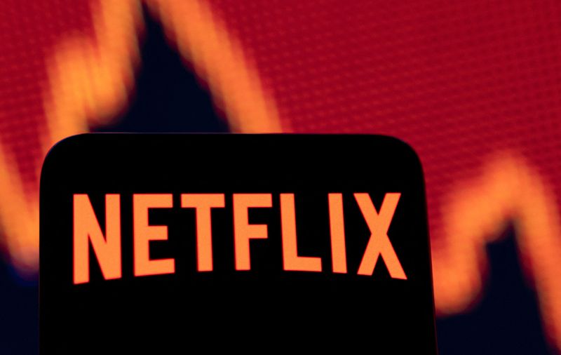 &copy; Reuters. FILE PHOTO: Smartphone with Netflix logo is seen in front of a stock graph in this illustration taken April 19, 2022. REUTERS/Dado Ruvic/Illustration
