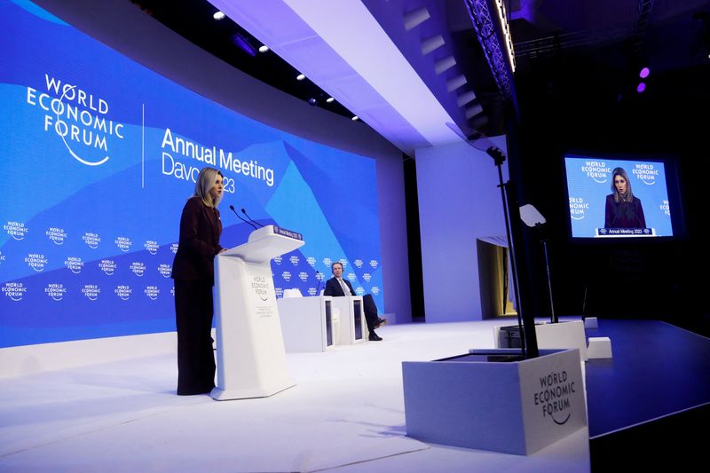 &copy; Reuters. Primeira-dama da Ucrânia, Olena Zelenska, discursa no Fórum Econômico Mundial, em Davos 
17/01/2023
REUTERS/Arnd Wiegmann