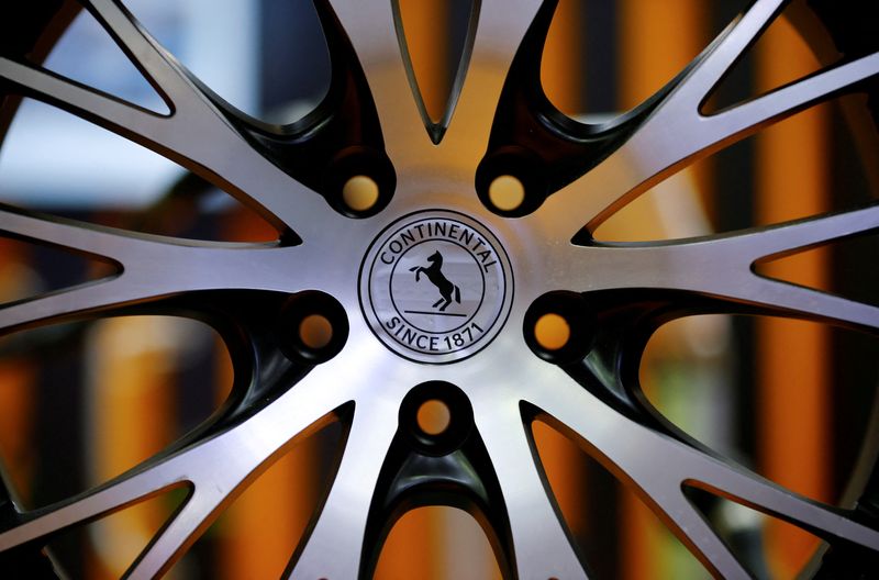 © Reuters. FILE PHOTO: The logo of Continental AG, a German automotive manufacturing company specialized in tyres, brakes and car safety products is pictured on a rim at the company's stand during the Hannover Fair in Hanover, Germany, April 25, 2016.  REUTERS/Wolfgang Rattay/File Photo