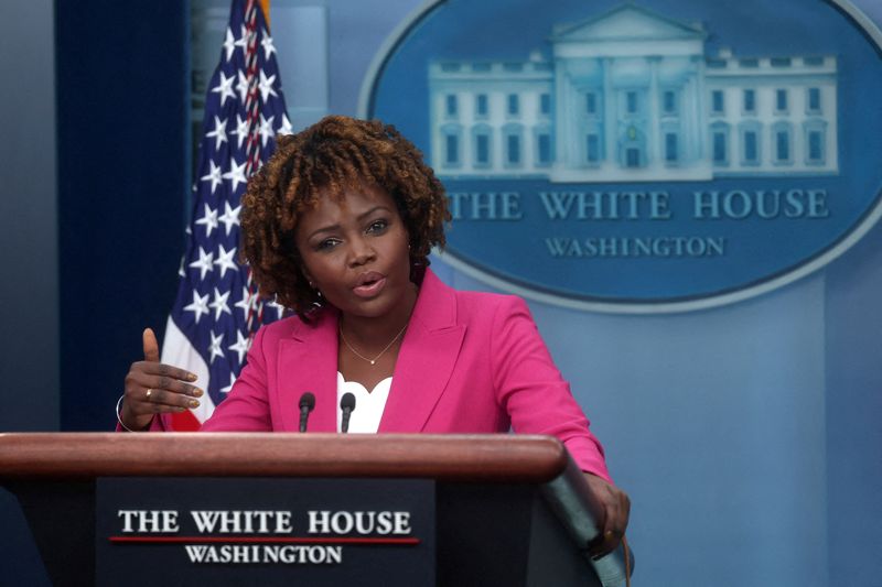 © Reuters. White House Press Secretary Karine Jean-Pierre holds a daily briefing at the White House in Washington, U.S., January 17, 2023. REUTERS/Leah Millis