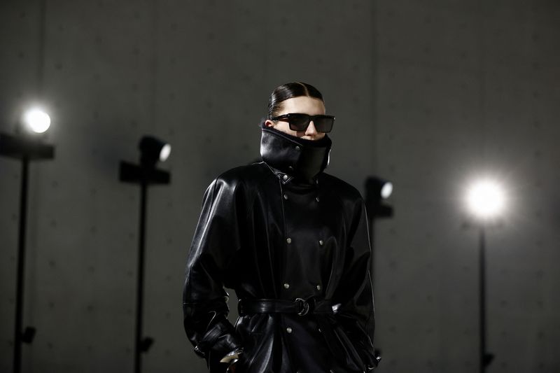 &copy; Reuters. Saint Laurent abre Semana de Moda de Paris com roupas masculinas elegantes para a noite
17/01/2023
REUTERS/Benoit Tessier