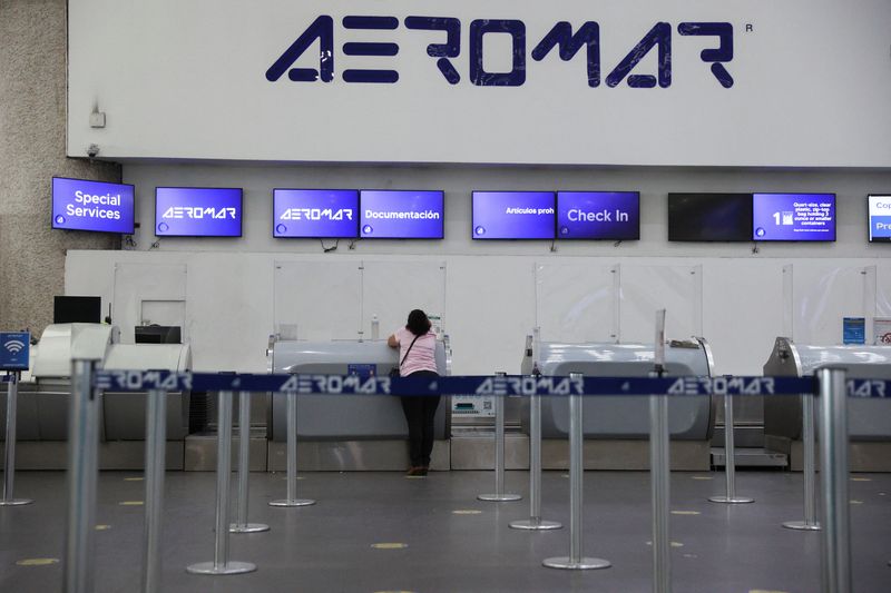 &copy; Reuters. FILE PHOTO: A person stands at an empty counter of Mexican carrier Aeromar at the Benito Juarez International airport, in Mexico City, Mexico, January 17, 2023. REUTERS/Luis Cortes
