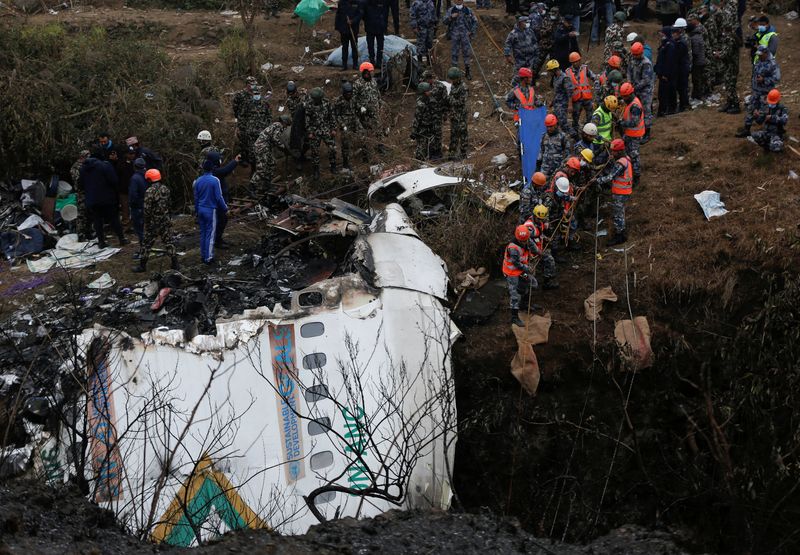 &copy; Reuters. 　１月１８日、ネパール当局者らは１８日、１５日午前に発生したイエティ航空の旅客機墜落事故の生存者が見つかる望みはなくなっているが、最後の１人となった行方不明者の遺体捜索は