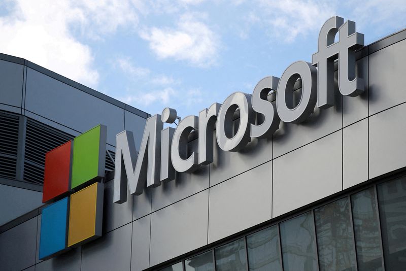 &copy; Reuters. Photo d'archives d'un logo Microsoft sur un bâtiment à Los Angeles, Californie, États-Unis. /Photo prise le 7 novembre 2017/REUTERS/Lucy Nicholson