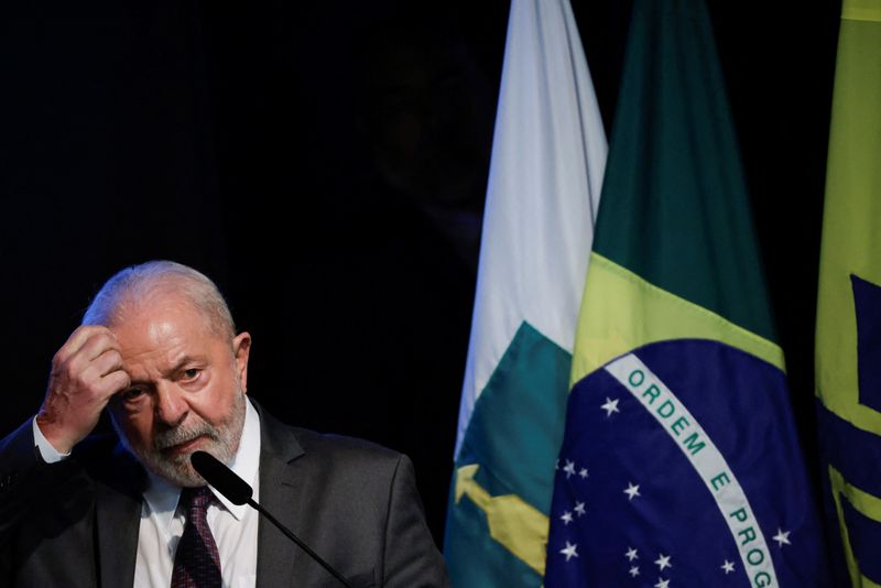 Após mudanças no Alvorada, Lula dispensa 13 militares de postos do GSI