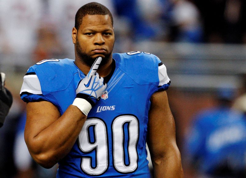 &copy; Reuters. FILE PHOTO: Detroit Lions defensive tackle Ndamukong Suh stands on the field during warms-ups of their NFL football game against the Chicago Bears in Detroit, Michigan December 30, 2012.  REUTERS/Rebecca Cook