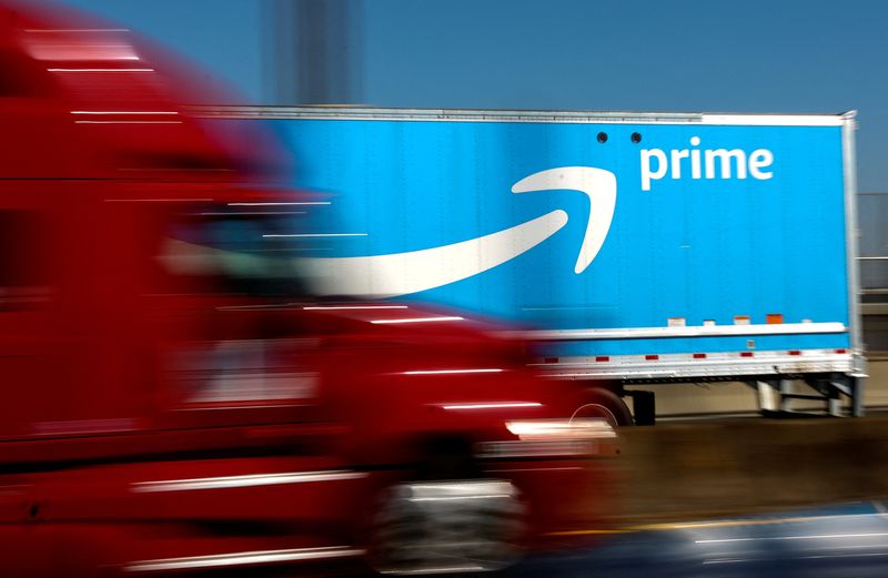 © Reuters. FILE PHOTO: An Amazon Prime truck is pictured as it crosses the George Washington Bridge on Interstate Route 95 during Amazon's two-day 