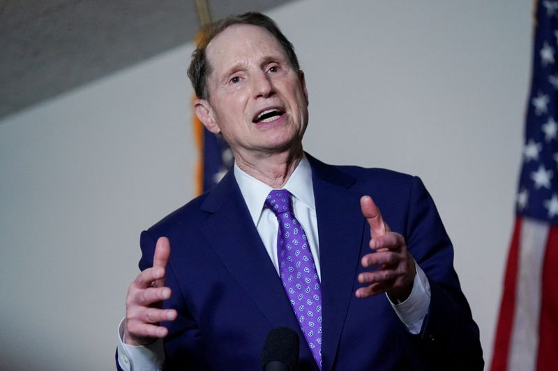 &copy; Reuters. FILE PHOTO: Sen. Ron Wyden (D-OR) speaks during a news conference after the first Democratic luncheon meeting since COVID-19 restrictions went into effect on Capitol Hill in Washington, U.S. April 13, 2021. REUTERS/Erin Scott/File Photo