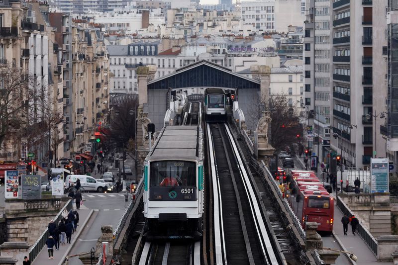 &copy; Reuters. Le métro parisien à la veille la journée de grève nationale prévue ce jeudi contre le projet de réforme des retraites du gouvernement français. /Photo prise le 18 janvier 2023/REUTERS/Gonzalo Fuentes 