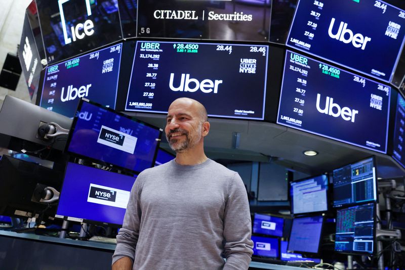 &copy; Reuters. Uber CEO Dara Khosrowshahi looks on the trading floor at the New York Stock Exchange (NYSE) in Manhattan, New York City, U.S., August 2, 2022. REUTERS/Andrew Kelly