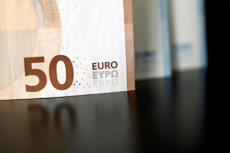 Euro zone swings back to current account surplus in Nov