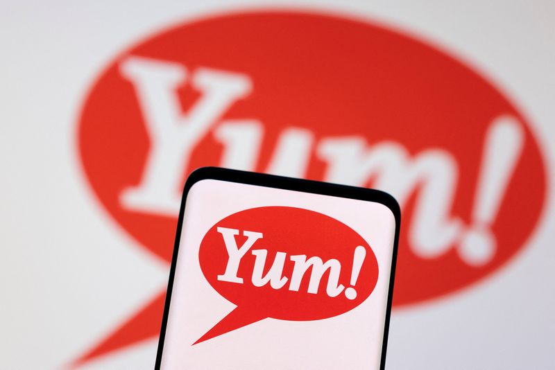 &copy; Reuters. FILE PHOTO: Yum Brands logo is seen displayed in this illustration taken, May 3, 2022. REUTERS/Dado Ruvic/Illustration/File Photo