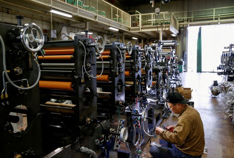 &copy; Reuters. FILE PHOTO: A worker checks machinery at a factory in Higashiosaka, Japan June 23, 2022.  REUTERS/Sakura Murakami/File Photo/File Photo