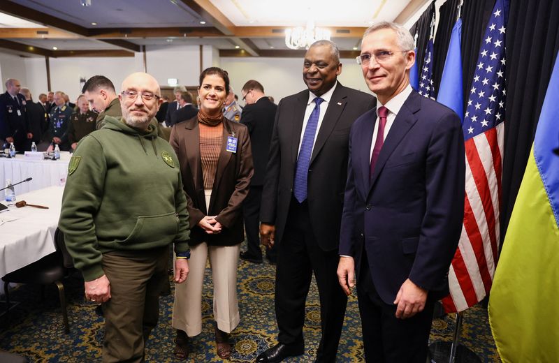 &copy; Reuters. U.S. Secretary of Defense Lloyd Austin, Ukraine's Defense Minister Oleksiy Reznikov, Iceland's Minister of Foreign Affairs Thordis Kolbrun Reykfjord Gylfadottir and NATO Secretary General Jens Stoltenberg, meet to discuss how to help Ukraine defend itself