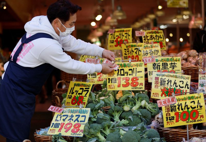 © Reuters. Hiromichi Akiba (54), owner of six supermarkets in Tokyo, works at his supermarket named Akidai in Tokyo, Japan January 20, 2023. REUTERS/Issei Kato