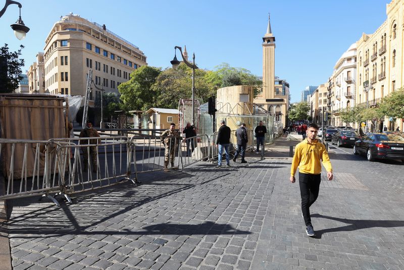 &copy; Reuters. A man walks near metal barriers as they close a road leading to the palriament building, where Independent Lebanese lawmakers are staging a sit-in at parliament to pile pressure the dominant factions to elect a new president, in Beirut, Lebanon January 20