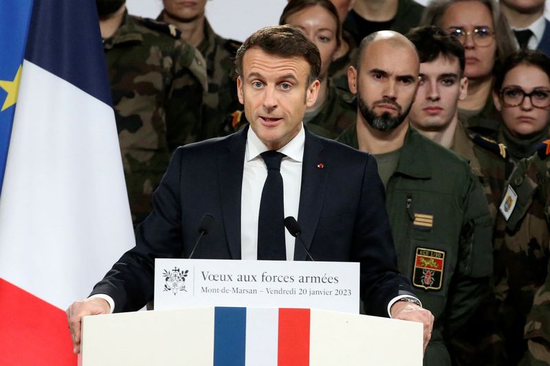 &copy; Reuters. Presidente da França, Emmanuel Macron, discursa para o Exército do país na base aérea de Mont-de-Marsan
20/01/2023 Bob Edme/Pool via REUTERS