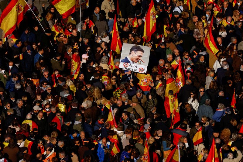 &copy; Reuters. People protest against the government of Spanish Prime Minister Pedro Sanchez at Cibeles Square in Madrid, Spain, January 21, 2023. REUTERS/Susana Vera   