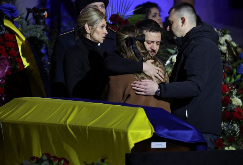 Ukraine: Hommage au ministre de l'Intérieur et aux autres victimes du crash d'un hélicoptère