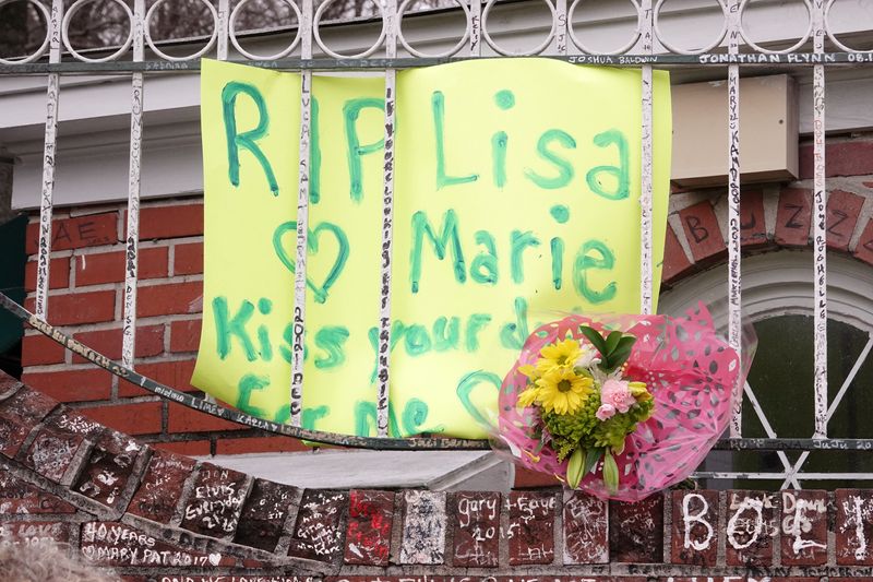 Mourners gather at Graceland for Lisa Marie Presley memorial