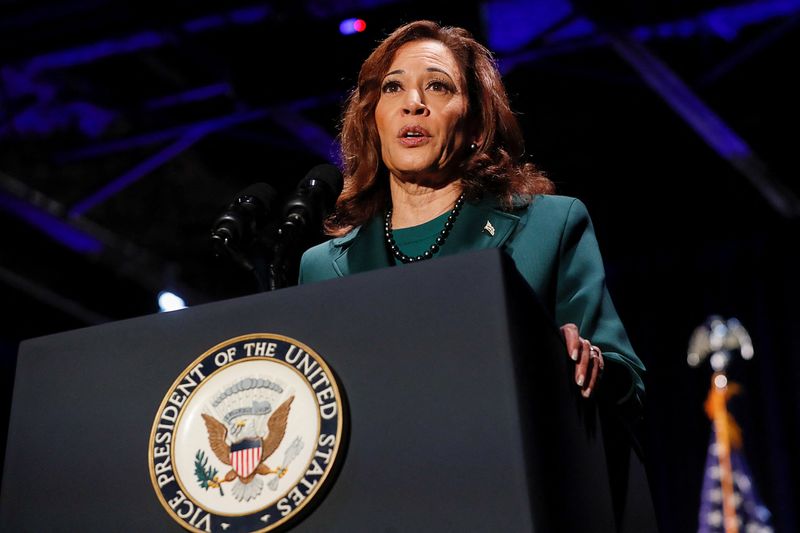 © Reuters. U.S. Vice President Kamala Harris gives a speech about abortion rights, to mark the 50th anniversary of the landmark Supreme Court decision in the Roe vs Wade case, in Tallahassee, Florida, U.S. January 22, 2023. REUTERS/Octavio Jones