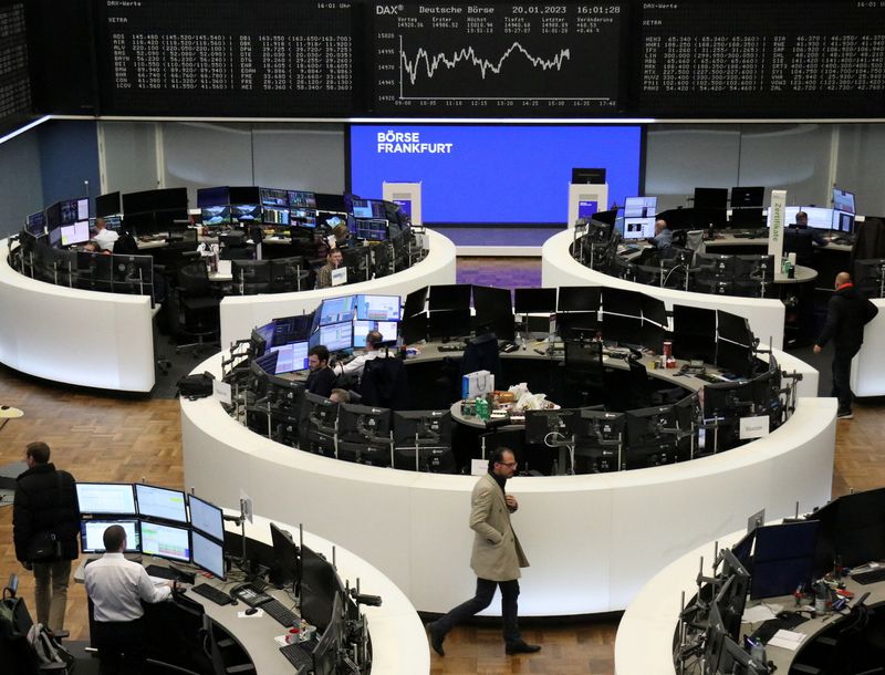 &copy; Reuters. L'index boursier allemand DAX sur un écran de la Bourse de Francfort. /Photo prise le 20 janvier 2023/REUTERS/Staff