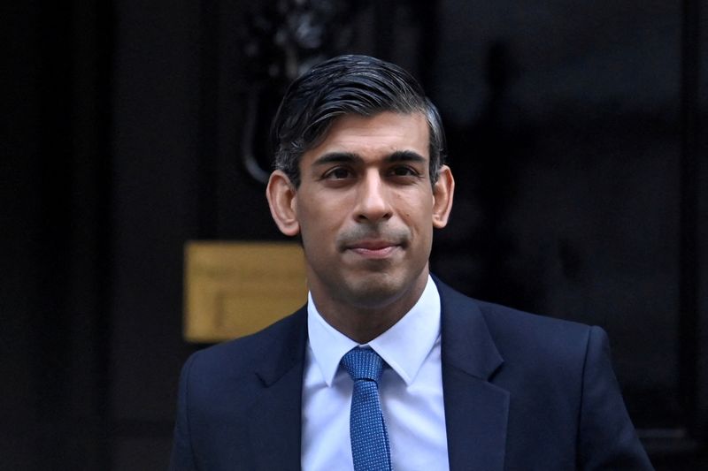 &copy; Reuters. FILE PHOTO: British Prime Minister Rishi Sunak leaves Downing Street for the Houses of Parliament in London, Britain January 18, 2023. REUTERS/Toby Melville/File Photo