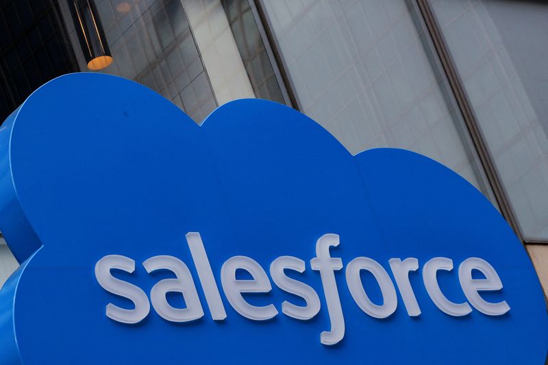 &copy; Reuters. Photo du logo de Salesforce au siège de la société, à New York, aux États-Unis. /Photo prise le 7 mars 2019/REUTERS/Brendan McDermid