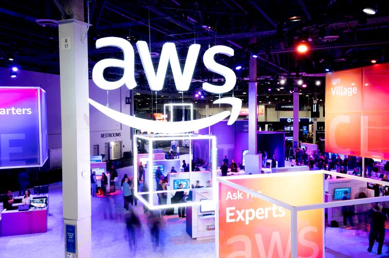 &copy; Reuters. Attendees walk through an expo hall at AWS re:Invent 2022, a conference hosted by Amazon Web Services (AWS), in Las Vegas, Nevada, U.S., November 30, 2022. Noah Berger/AWS/Handout via REUTERS