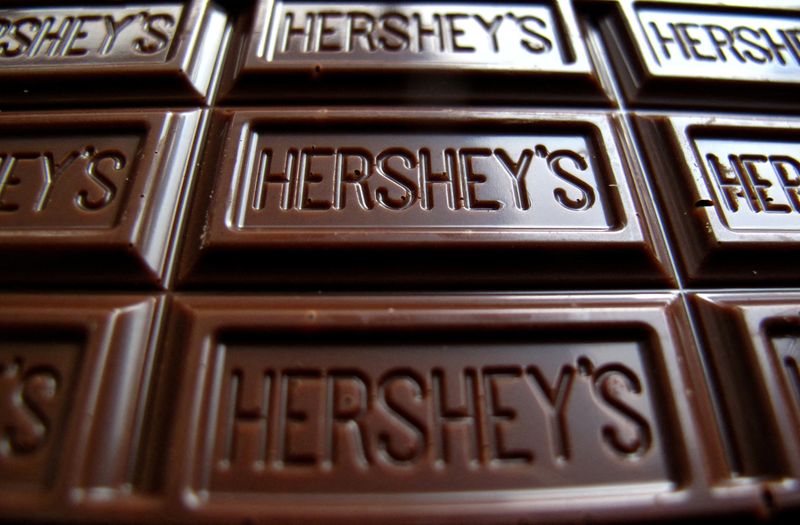 &copy; Reuters. FILE PHOTO: A Hershey's chocolate bar is shown in this photo illustration in Encinitas, California January 29, 2015. REUTERS/Mike Blake/File Photo