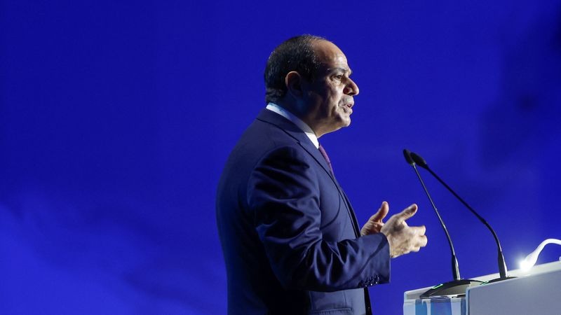 &copy; Reuters. FILE PHOTO: Egyptian President Abdel Fattah al-Sisi speaks during the opening session of the COP27 climate summit, in Sharm el-Sheikh, Egypt November 7, 2022. REUTERS/Mohammed Salem