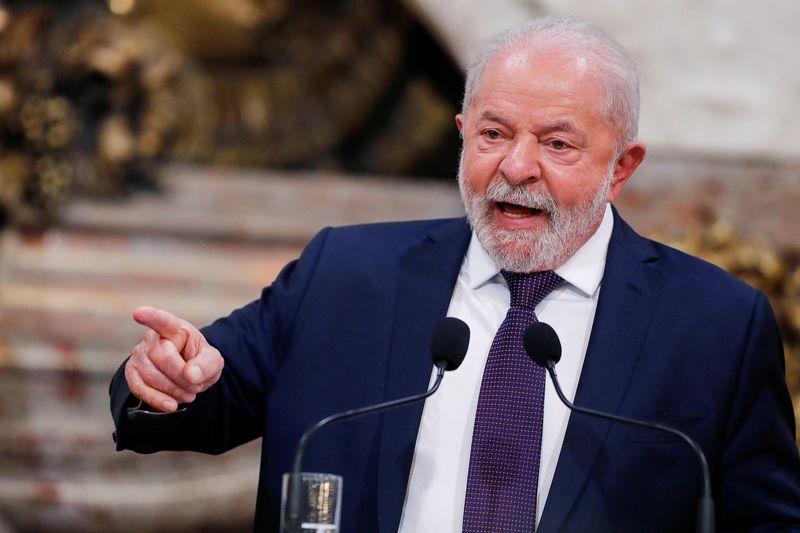 © Reuters. Brazil's President Luiz Inacio Lula da Silva speaks at a bilateral agreement signing ceremony with Argentina's President Alberto Fernandez (not pictured), during Lula da Silva's first official visit abroad since his inauguration, at the Casa Rosada presidential palace in Buenos Aires, Argentina, January 23, 2023. REUTERS/Agustin Marcarian