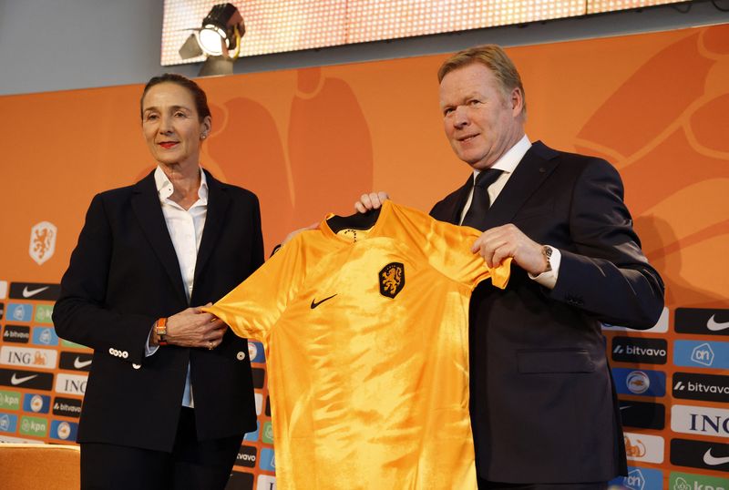 &copy; Reuters. Diretora de futebol da Associação Holandesa, Marianne van Leeuwen, apresenta Ronald Koeman como novo técnico da seleção
23/01/2023
REUTERS/Piroschka Van De Wouw