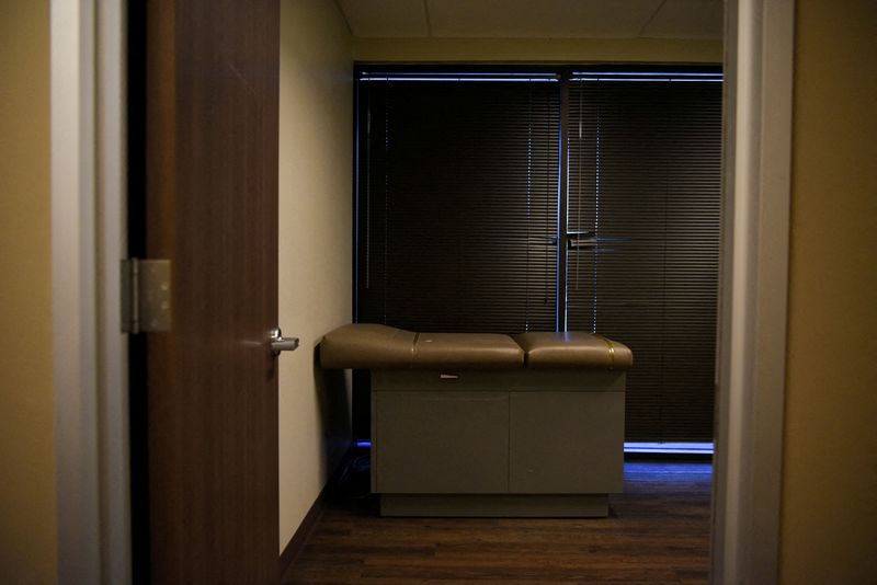 &copy; Reuters. FILE PHOTO: A patient exam room sits empty at Alamo Women's Reproductive Services, an abortion clinic that closed its doors following the overturn of Roe v. Wade and plans to reopen in New Mexico and Illinois, in San Antonio, Texas, August 16, 2022.  REUT