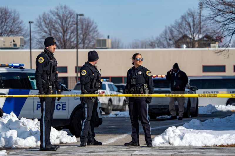 © Reuters. Des Moines police investigate a fatal multiple-injury shooting at Starts Right Here, a nonprofit educational mentorship program that helps at-risk metro Des Moines youth, in Des Moines, Iowa, U.S. January 23, 2023.  Zach Boyden-Holmes/USA TODAY NETWORK via REUTERS 