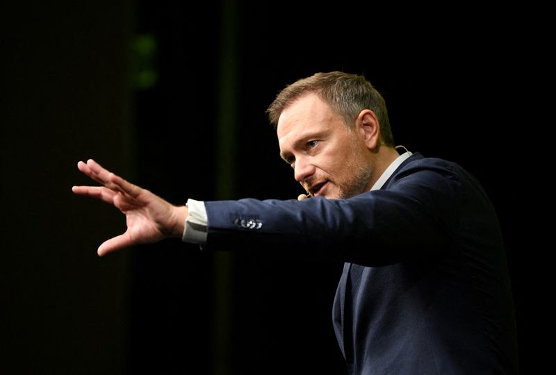 &copy; Reuters. FILE PHOTO: Free Democratic Party (FDP) leader and German Finance Minister Christian Lindner gestures as he speaks during the traditional FDP Epiphany meeting in Stuttgart, Germany, January 6, 2023. REUTERS/Andreas Gebert/File Photo