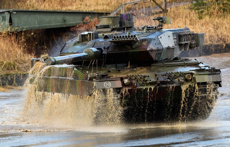 &copy; Reuters. Un char Leopard est vu sur la base militaire de Munster, en Allemagne. /Photo prise le 7 février 2022/REUTERS/Fabian Bimmer