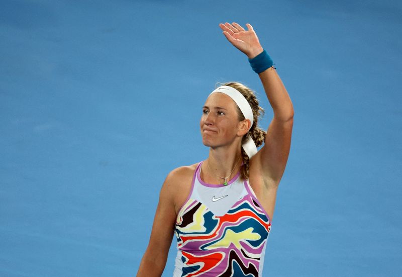 &copy; Reuters. Victoria Azarenka acena para público após vencer Jessica Pegula no Aberto da Austrália
24/01/2023 REUTERS/Loren Elliott