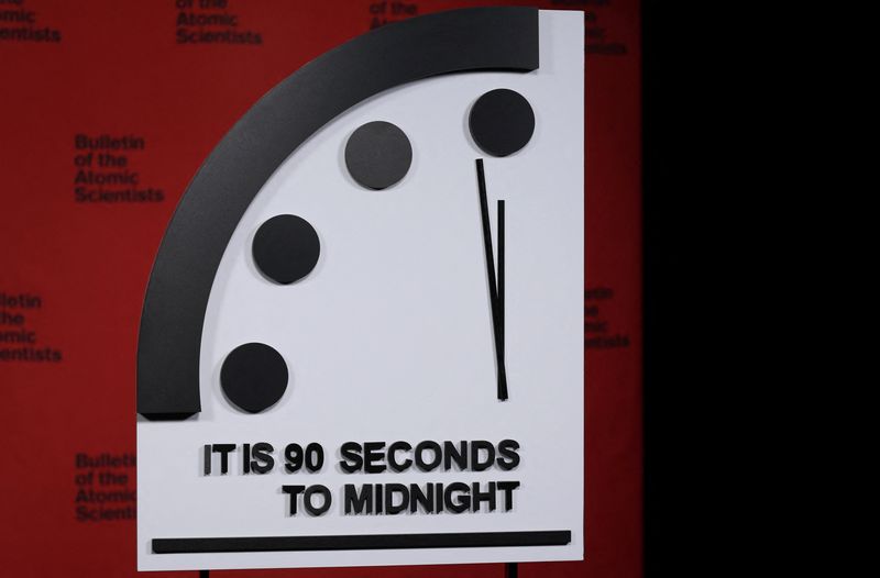 'Doomsday Clock' passe de 90 secondes à minuit alors que la menace nucléaire augmente