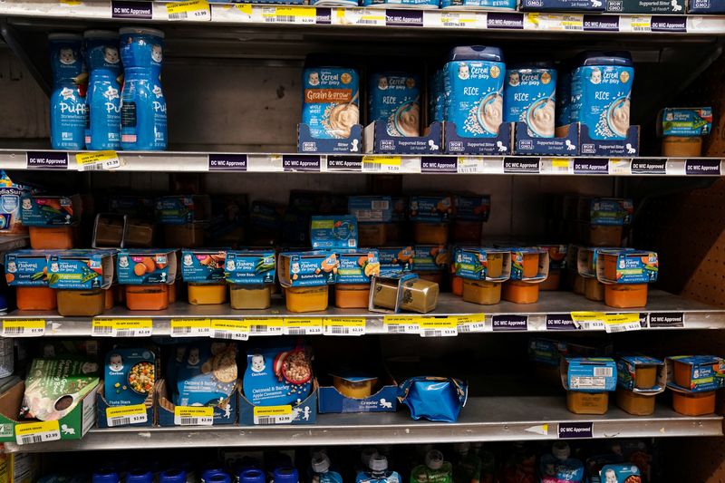 &copy; Reuters. FILE PHOTO: Baby food is on display at Best World Supermarket in the Mount Pleasant neighborhood of Washington, D.C., U.S., August 19, 2022. REUTERS/Sarah Silbiger