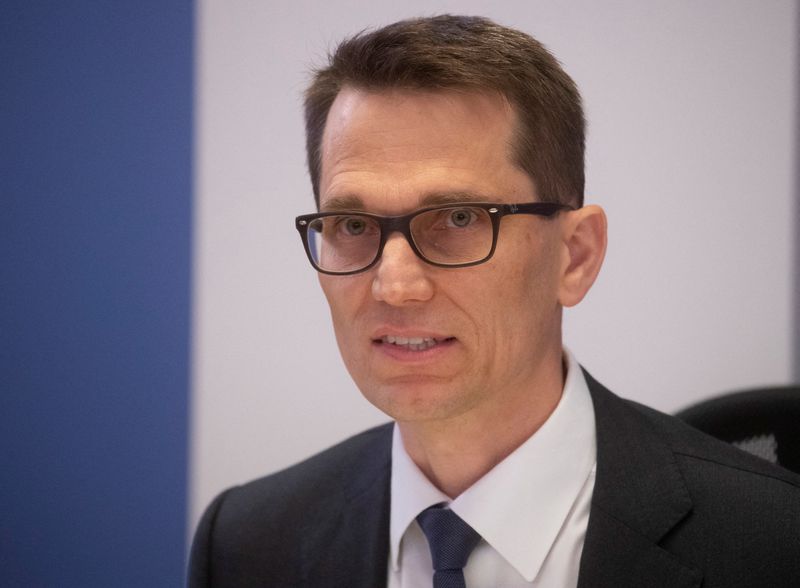 &copy; Reuters. FILE PHOTO: Vice-Chairman of the Governing Board of the Swiss National Bank (SNB) Martin Schlegel addresses a news conference in Zurich, September 22, 2022.  REUTERS/Arnd Wiegmann