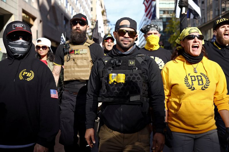&copy; Reuters. FILE PHOTO: Members of the far-right Proud Boys, including leader Enrique Tarrio (C), rally in support of U.S. President Donald Trump to protest against the results of the 2020 U.S. presidential election, in Washington, U.S. November 14, 2020. REUTERS/Han