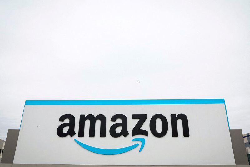 &copy; Reuters. FILE PHOTO: The Amazon logo is displayed on a sign outside the company's LDJ5 sortation center in the Staten Island borough of New York City, U.S. April 25, 2022.  REUTERS/Brendan McDermid./File Photo/File Photo