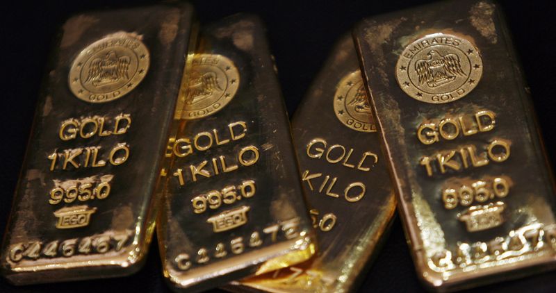 الذهب يحوم قرب أعلى مستوى في 9 أشهر والأنظار على بيانات أمريكية