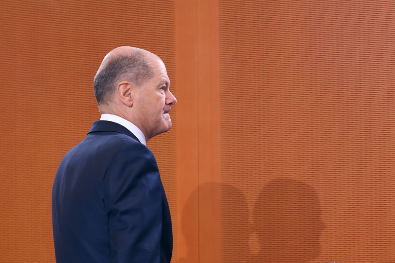 &copy; Reuters. المستشار الألماني أولاف شولتس خلال اجتماع في برلين يوم الأربعاء. تصوير: فابريتسيو بنش - رويترز.