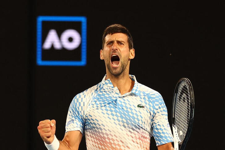 &copy; Reuters. El tenista serbio Novak Djokovic reacciona durante el partido de cuartos de final del Abierto de Australia ante el ruso Andrey Rublev en Melbourne Park, Melbourne, Australia. 25 enero 2023. REUTERS/Hannah Mckay