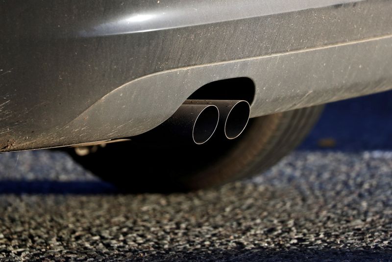 &copy; Reuters. FILE PHOTO: An exhaust pipe is seen as a vehicle sitting in traffic approaches the Blackwall Tunnel, in London, Britain, November 18, 2020. REUTERS/Simon Dawson