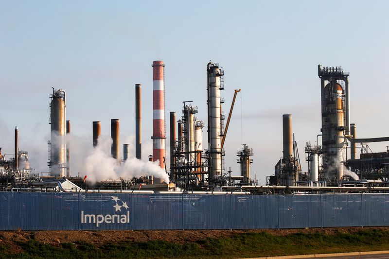 &copy; Reuters. FILE PHOTO: The Imperial Strathcona Refinery which produces petrochemicals is seen near Edmonton, Alberta, Canada, October 7, 2021.  REUTERS/Todd Korol/File Photo/File Photo